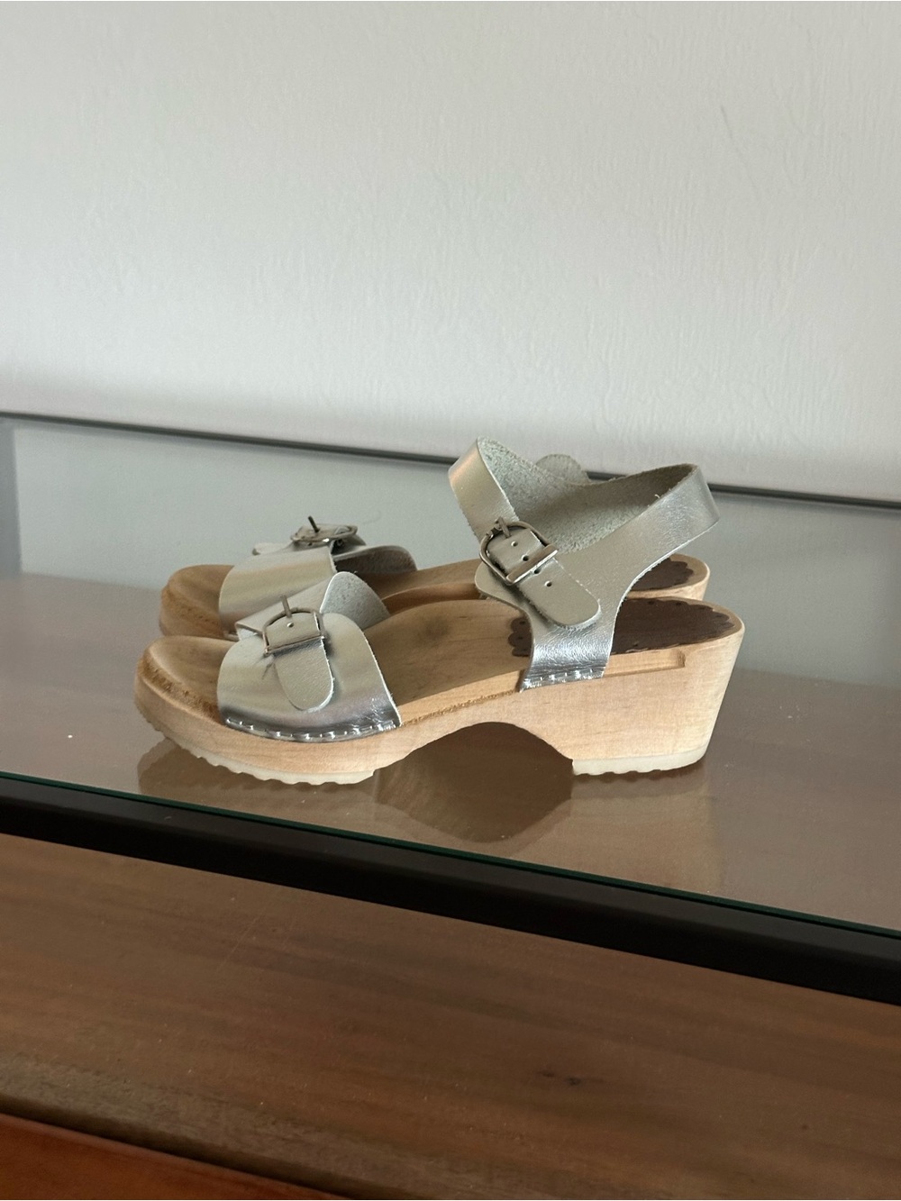 Hanna Andersson Girls Silver Leather Swedish Wooden Clog Sandals EU 35 US 2.5-3